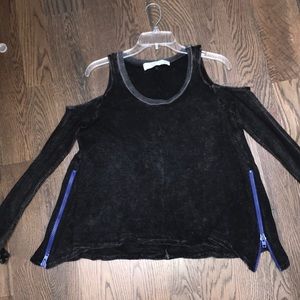 Grey long sleeve with blue zippers on side